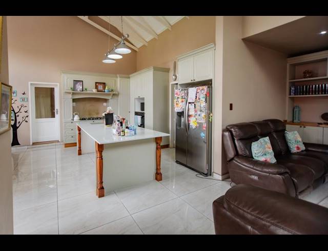 3 BEDROOM HOUSE FOR SALE IN COPPERLEAF ESTATE